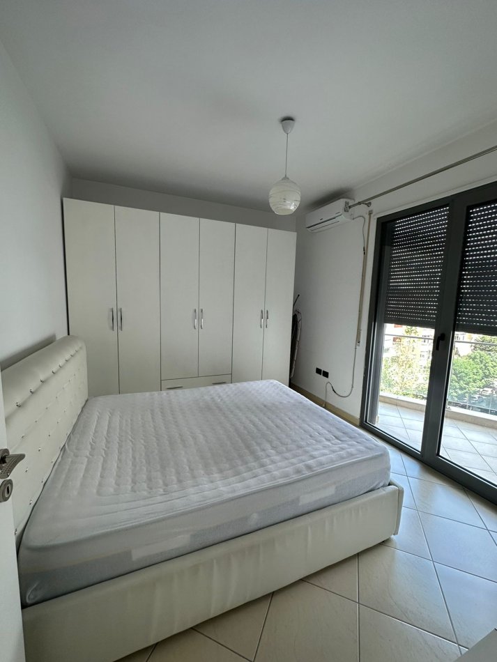 Tirane, jepet me qera apartament 2+1 , 95 m² 650 € (rruga kosovarve)
