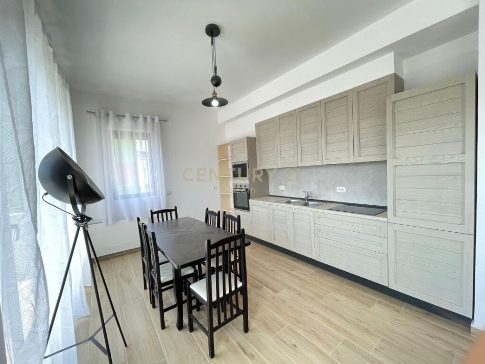 Tirane, jap me qera apartament 3+1+2 , 130 m² 750 € (Kodra e Diellit Residence)