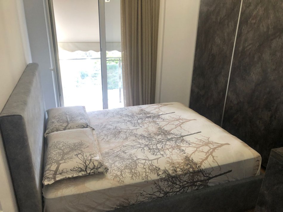 Tirane, jepet me qera apartament 1+1 Kati 3, 60 m² 500 € (Ish Fusha Aviacionit)