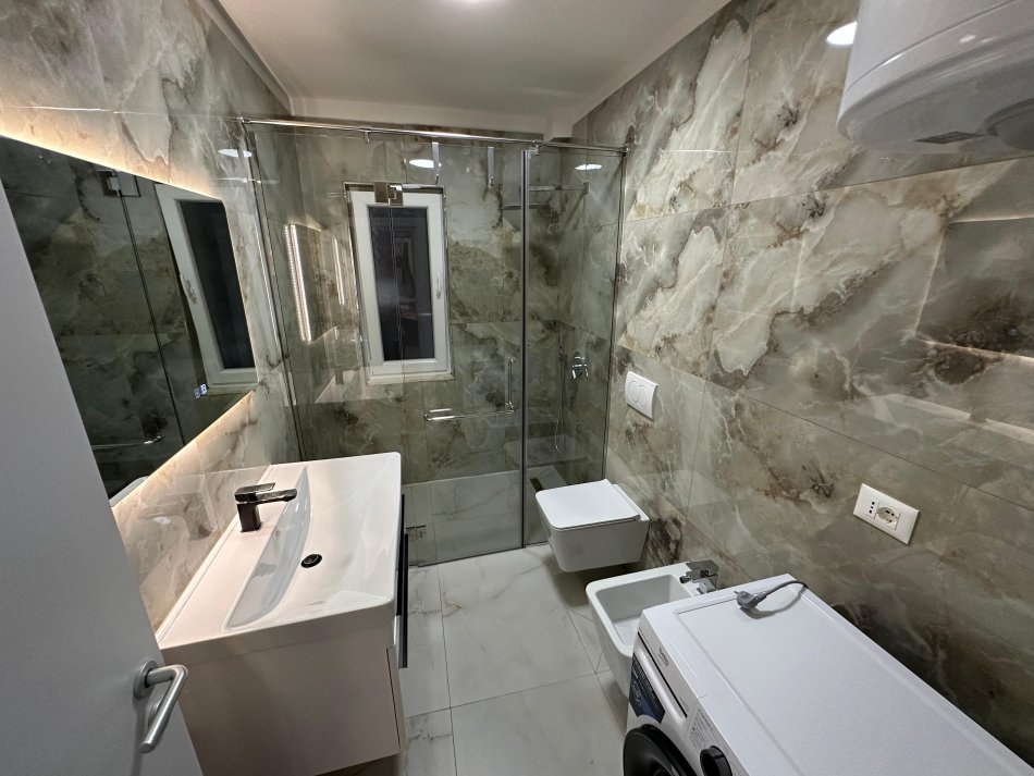 Tirane, jepet me qera apartament 2+1 Kati 5, 70 m² 65.000 lekë (Rruga e Elbasanit)
