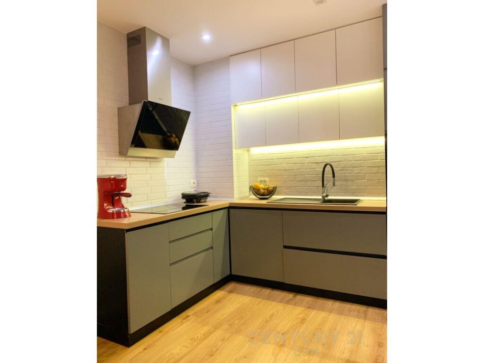 Tirane, jepet me qera apartament 2+1+Ballkon Kati 6, 110 m² 800 € (Komuna e Parisit)