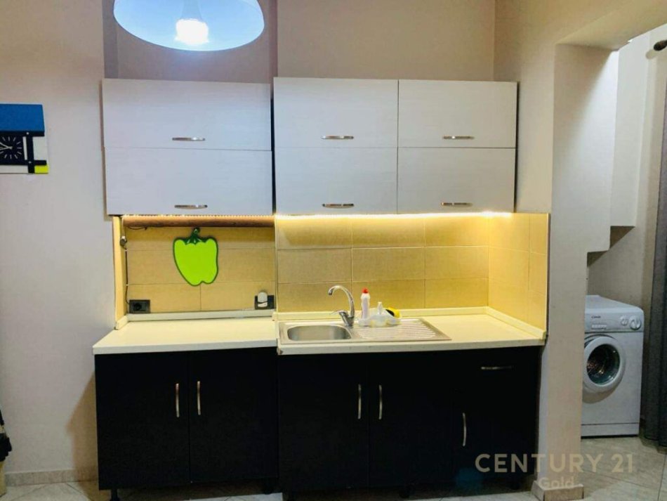 Tirane, jepet me qera apartament 2+1 Kati 4, 74 m² 600 € (rruga e kavajes)