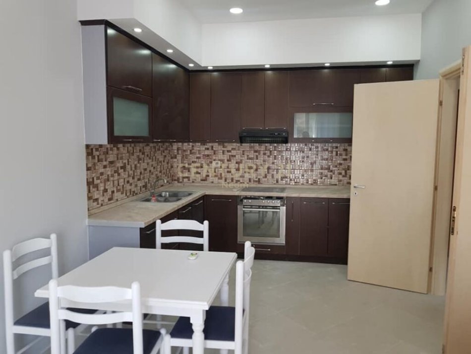 Tirane, jepet me qera apartament 1+1 Kati 4, 64 m² 450 € (Rruga Peti Tirana, Albania)