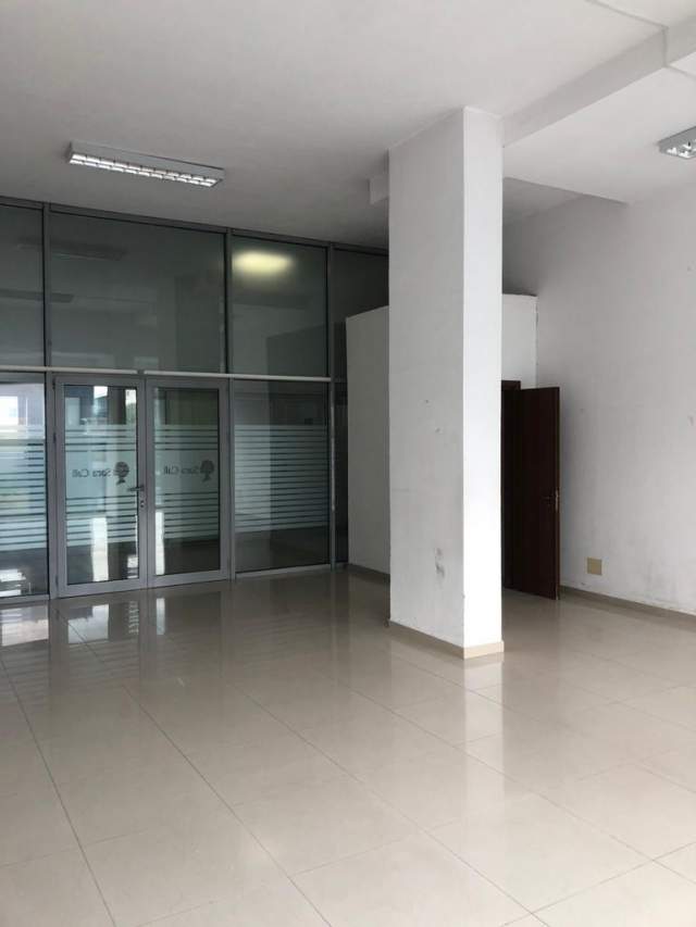 Tirane, jepet me qera ambjent biznesi Kati 1, 52 m² 420 Euro (Ministria e Jashtme)