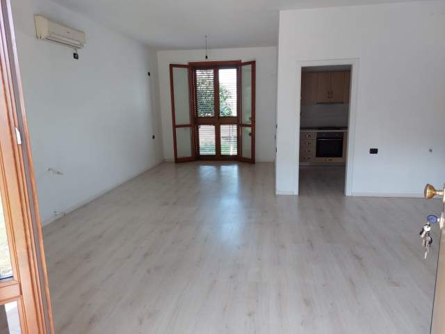 Tirane, jepet me qera Vile 4+1+A+BLK 500 Euro
