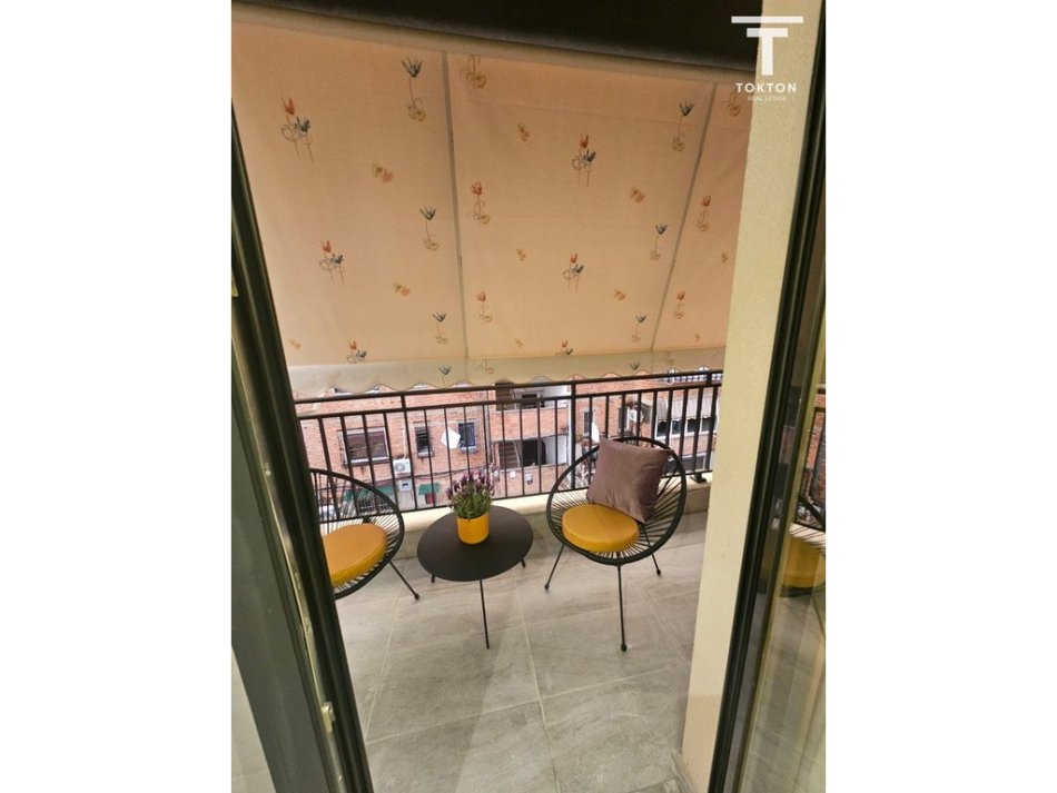 Tirane, shitet apartament 1+1+Aneks+Ballkon Kati 3, 107 m² 265.000 € (Pazari i Ri, Tiranë, TT 2171)