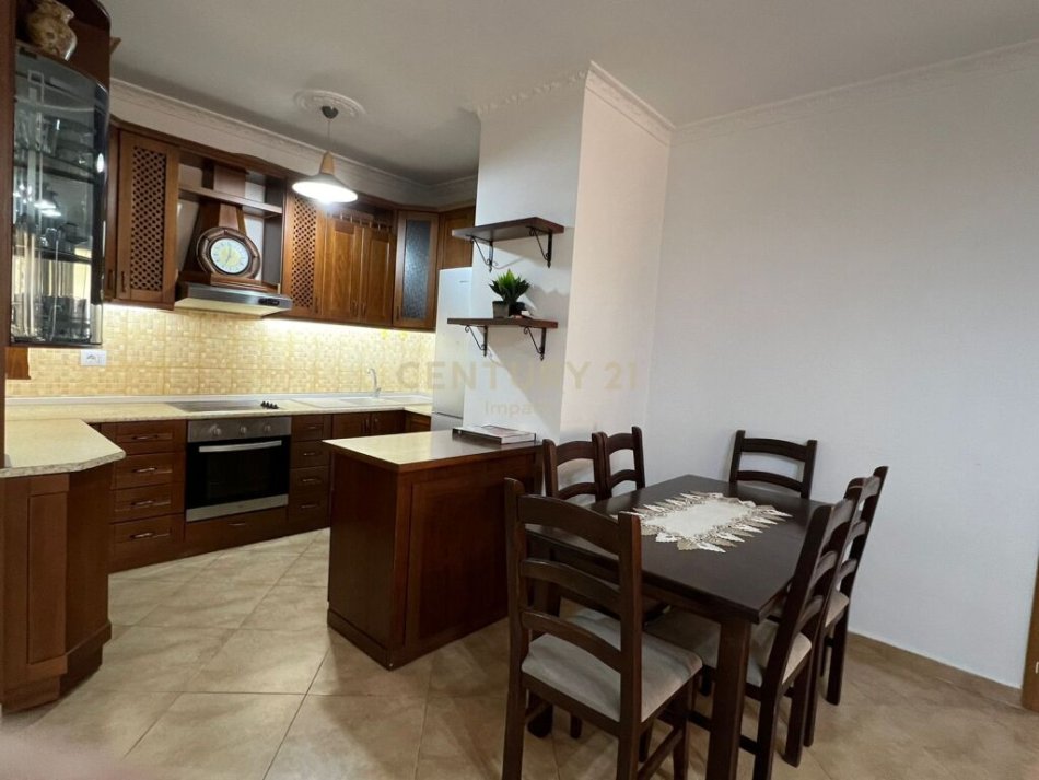Tirane, jepet me qera apartament 2+1+Aneks+Ballkon Kati 5, 100 m² 120.000 € (YZBERISH)