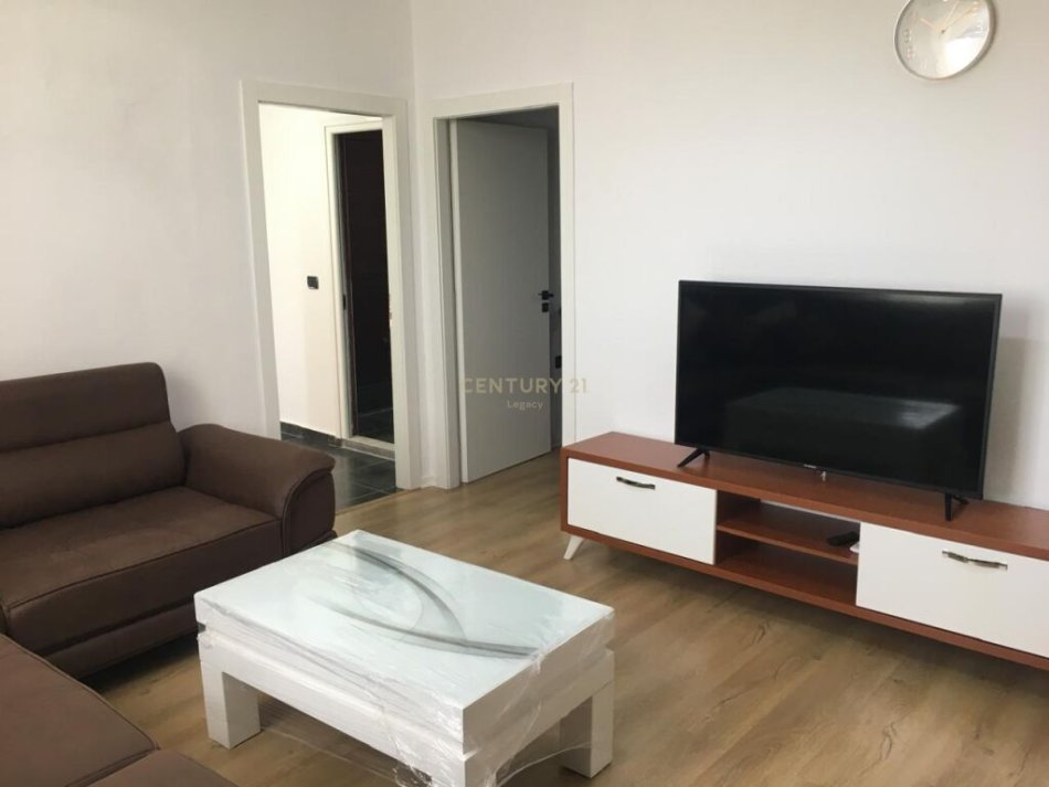 Tirane, jepet me qera apartament 2+1+Ballkon Kati 3, 80 m² 450 € (rruga e dibres)