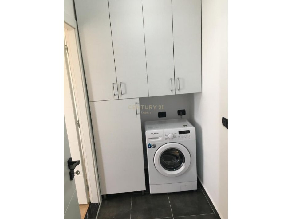 Tirane, jepet me qera apartament 2+1+Ballkon Kati 3, 80 m² 450 € (rruga e dibres)