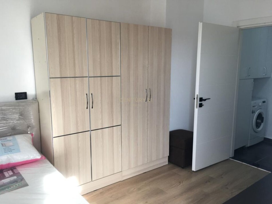 Tirane, jepet me qera apartament 2+1+Ballkon Kati 3, 80 m² 450 € (rruga e dibres)