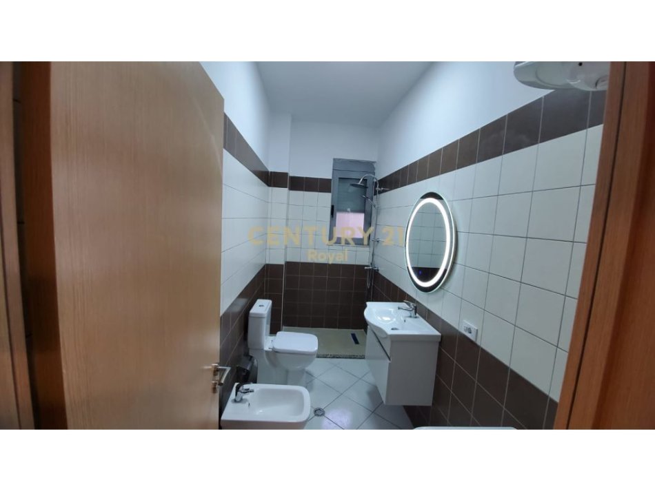 Tirane, jepet me qera apartament Kati 1, 62 m² 400 € 