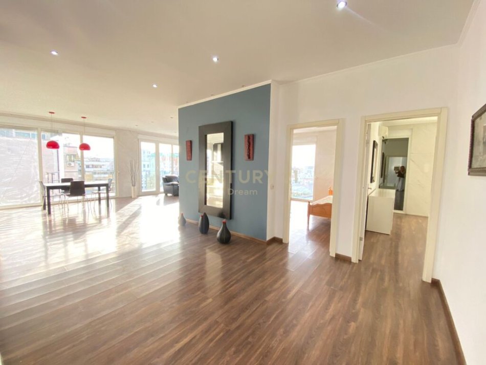 Tirane, jepet me qera apartament 2+1 Kati 6, 134 m² 700 € (Rruga Frosina Plaku)