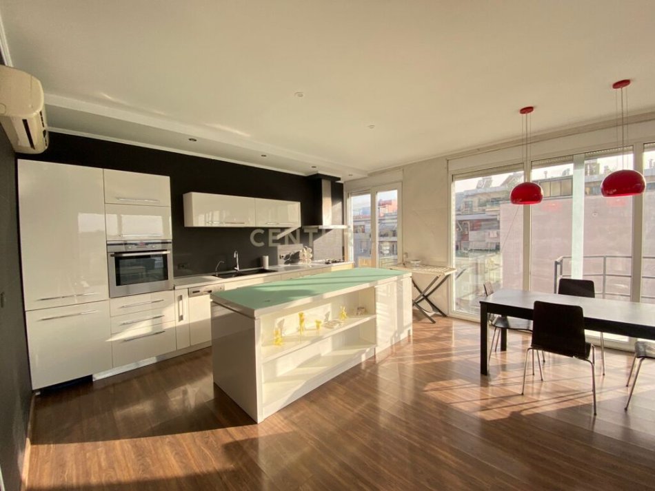 Tirane, jepet me qera apartament 2+1 Kati 6, 134 m² 700 € (Rruga Frosina Plaku)