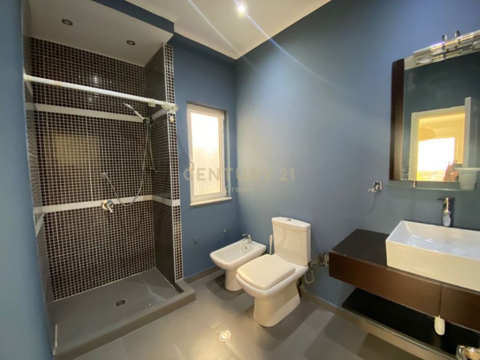 Tirane, jepet me qera apartament 2+1 Kati 6, 134 m² 700 € (Rruga Frosina Plaku)