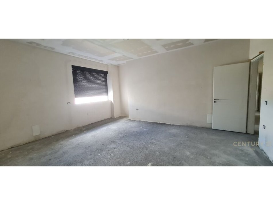 Tirane, shes apartament 2+1+2 , 120 m² 176.000 € (Selitë)