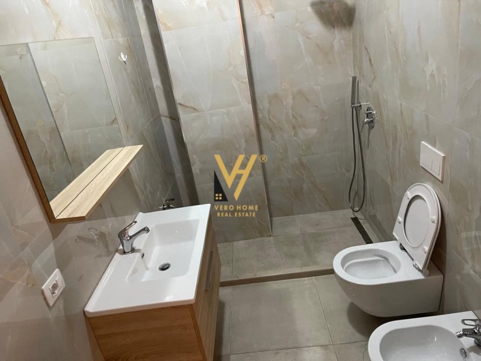 Tirane, jepet me qera apartament 1+1+Ballkon Kati 2, 75 m² 600 € (RRUGA SIRI KODRA)