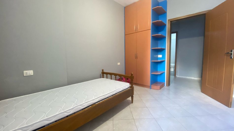 Apartament 2+1 per qira ne Yzberisht!