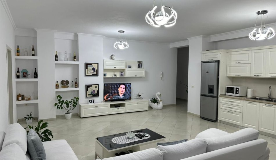 Tirane, shitet apartament 2+1+Aneks+Ballkon Kati 2, 138 m² 178.100 € (astir , 2 palmat)