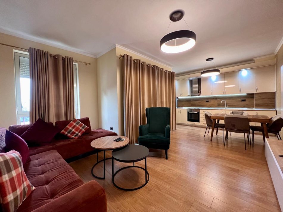 Tirane, shitet apartament 1+1+Ballkon , 66 m² 140.000 € (Shkolla e kuqe)