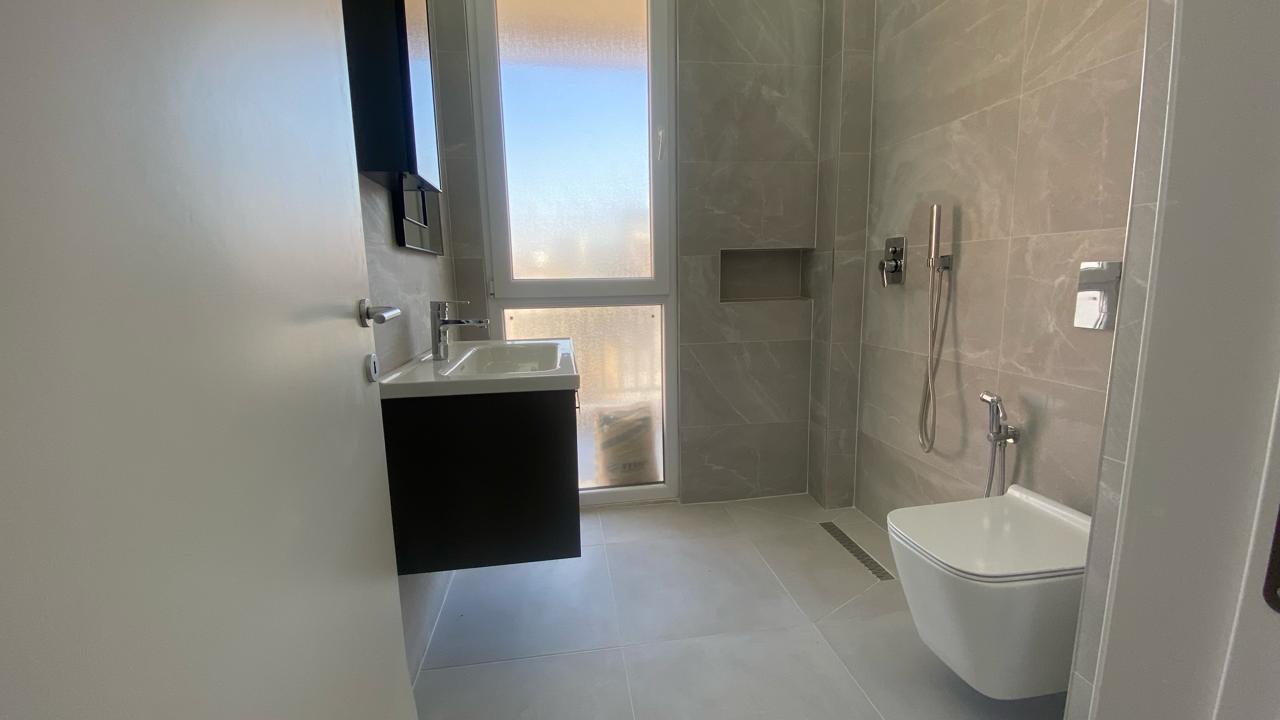 Jepet apartament 2+1+2 me qira tek Fusha Aviacionit 650 Euro