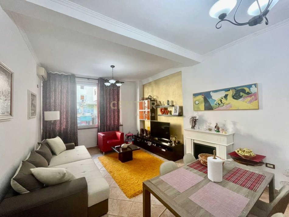 Tirane, shitet apartament 2+1 Kati 1, 90 m² 145.000 € (Komuna e Parisit, Lulishtja)