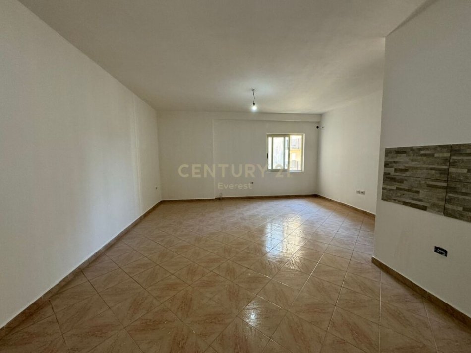 Tirane, shitet apartament 3+1+Ballkon Kati 4, 131 m² 185.000 € (DON BOSKO, SHESIM APARTAMENT 3+1 +POST PARKIMI!!)