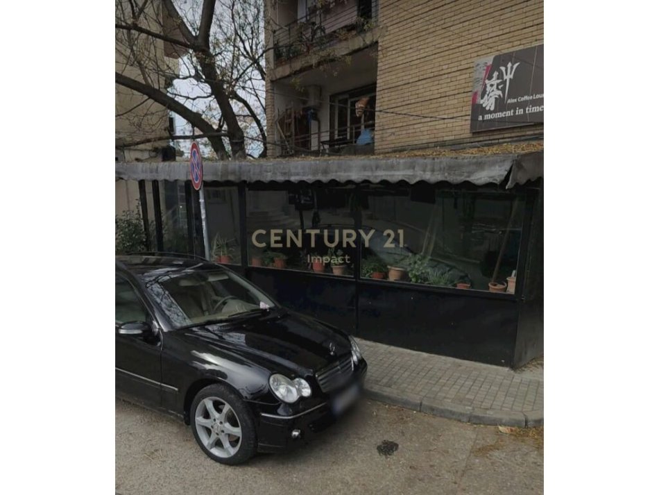 Tirane, jepet me qera zyre , 30 m² 1.000 € (Rruga Muhamet Gjollesha)
