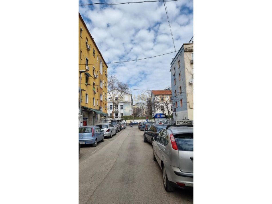 Tirane, shitet Kati 0, 100 m² 180.000 € (MINE PEZA)
