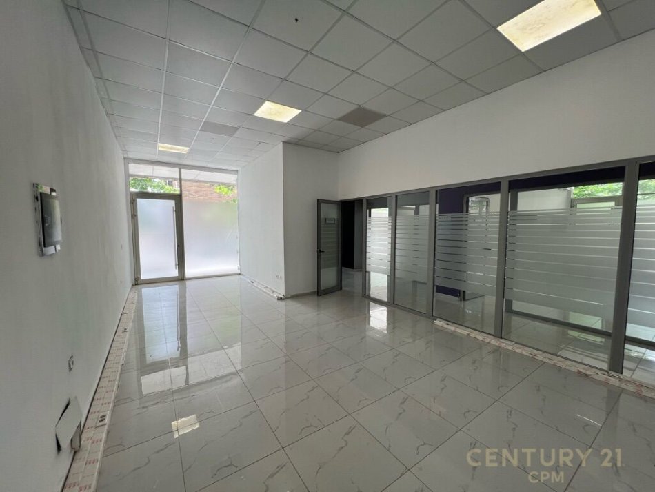 Tirane, shes ambjent biznesi Kati 0, 405 m² 1.175.000 € (Ish Stacioni i Trenit)