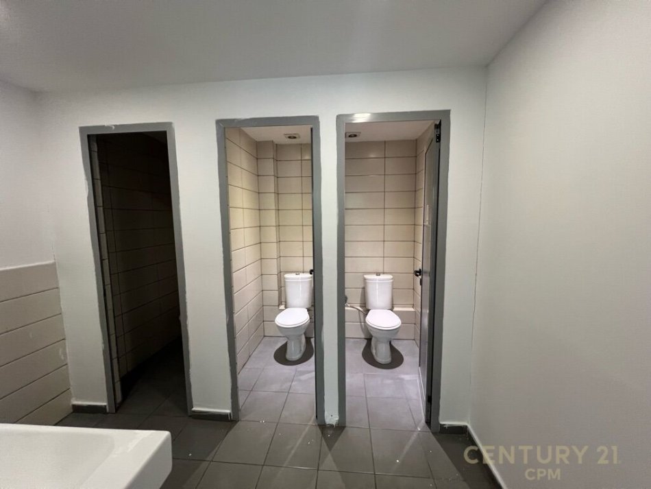 Tirane, shes ambjent biznesi Kati 0, 405 m² 1.175.000 € (Ish Stacioni i Trenit)
