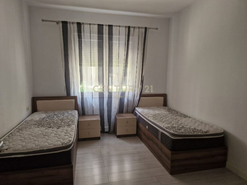 Tirane, jepet me qera apartament 2+1 Kati 2, 97 m² 600 € (Liqeni i Tiranes)