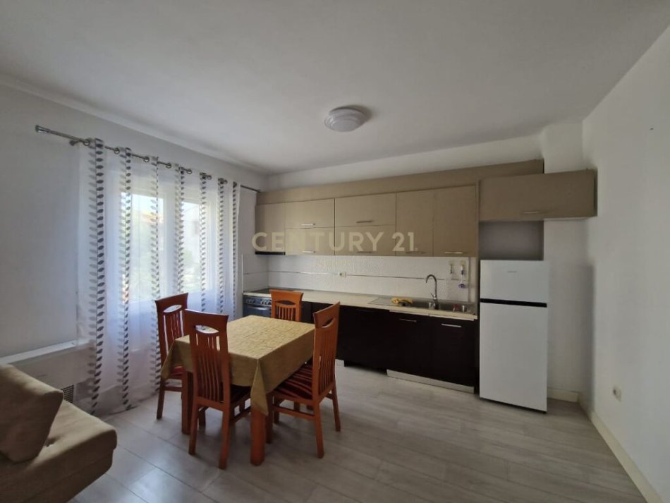 Tirane, jepet me qera apartament 2+1 Kati 2, 97 m² 600 € (Liqeni i Tiranes)