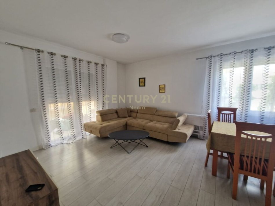 Tirane, jepet me qera apartament 2+1 Kati 2, 97 m² 600 € (Liqeni i Tiranes)