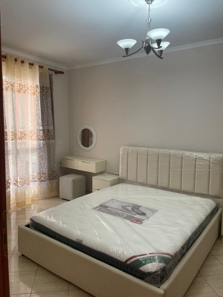 Tirane, jepet me qera apartament 1+1 Kati 3, 69 m² 650 € (Selvia)