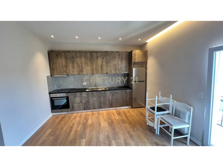 Tirane, jepet me qera apartament 2+1 Kati 1, 320 m² 500 € (Akademia e Policise Tirana, Albania)