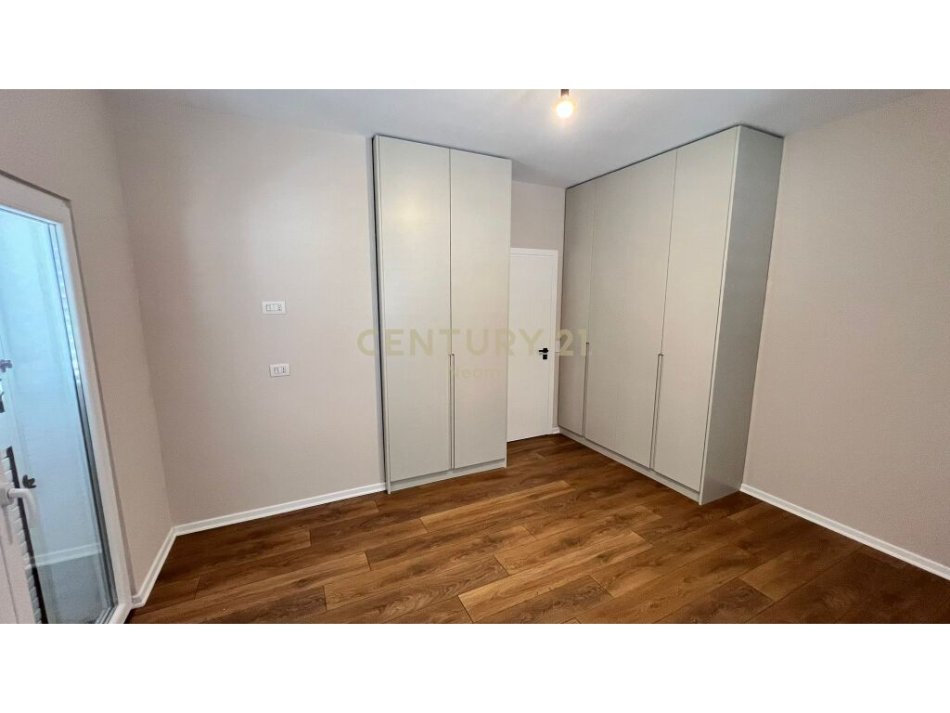 Tirane, jepet me qera apartament 2+1 Kati 1, 320 m² 500 € (Akademia e Policise Tirana, Albania)