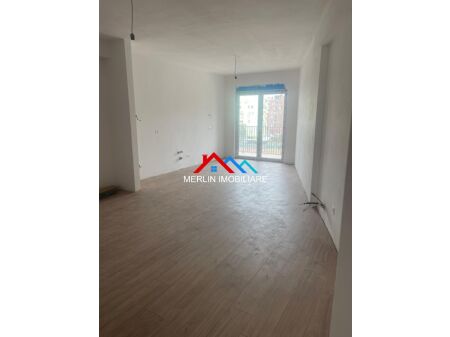 Tirane, jepet me qera apartament 3+1+Ballkon Kati 4, 148 m² 500 € (Rruga Petrela)