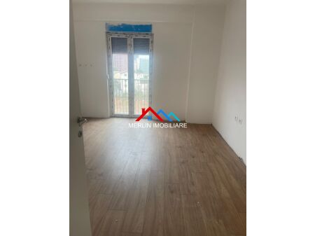 Tirane, jepet me qera apartament 3+1+Ballkon Kati 4, 148 m² 500 € (Rruga Petrela)
