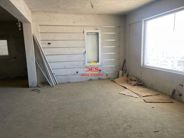 Vlore, shitet Vile 3 Katshe Kati 3, 480 m² 170.000 Euro (Hajro Cakeri,Vlore)