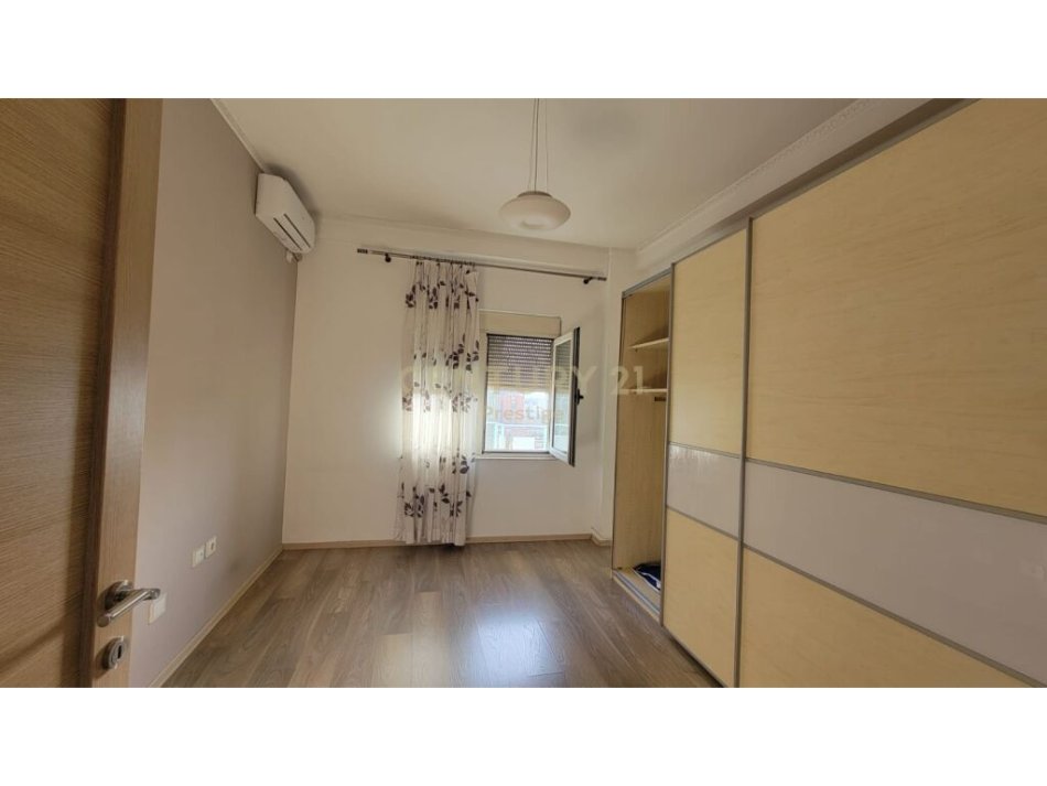Tirane, shitet apartament 2+1+Ballkon Kati 9, 119 m² 220.000 € (ish ekspozita)