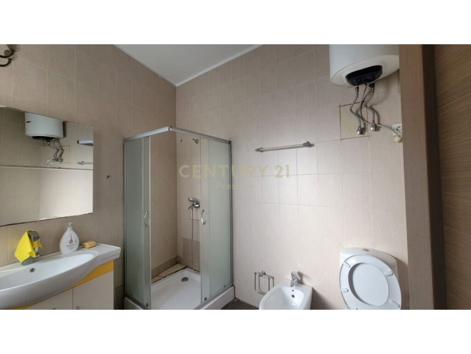 Tirane, shitet apartament 2+1+Ballkon Kati 9, 119 m² 220.000 € (ish ekspozita)
