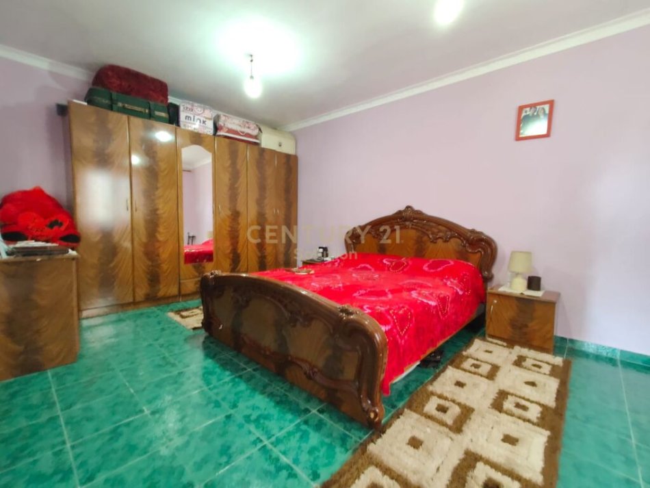 Tirane, shitet apartament 2+1 Kati 2, 110 m² 180.000 € (laprake)