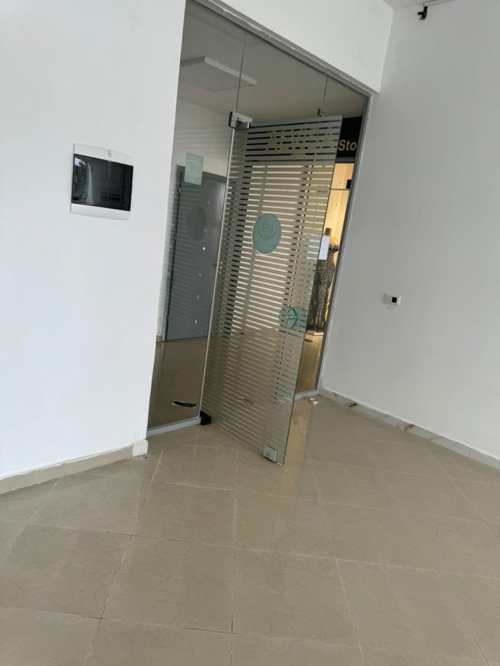 Tirane, jepet me qera ambjent biznesi Kati 1, 60 m² 450 € (Astir)