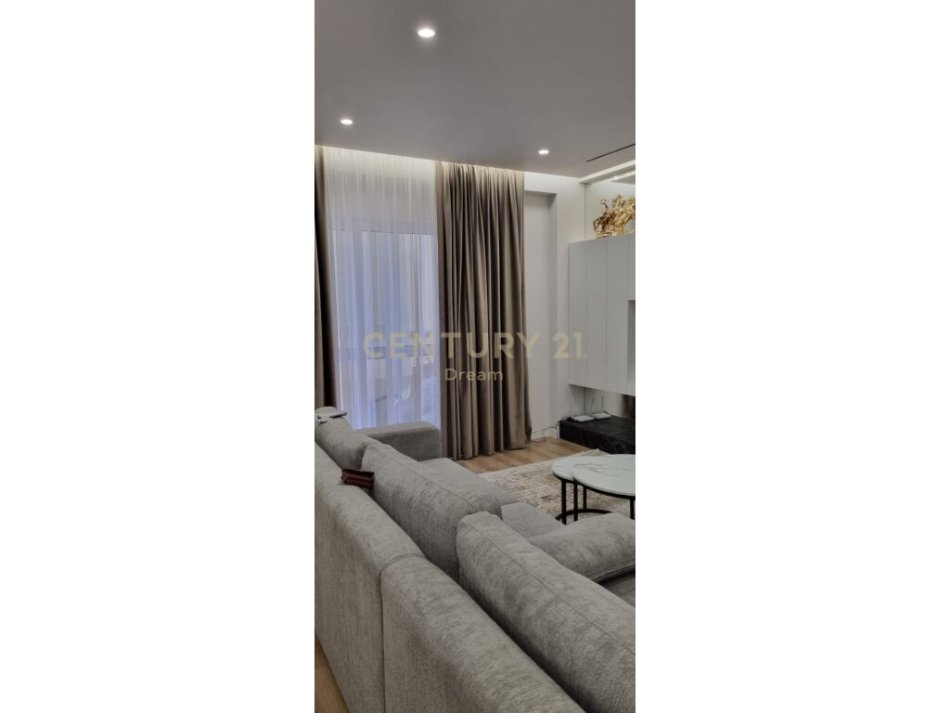 Tirane, jepet me qera apartament 2+1 , 100 m² 1.000 € (rruga e barrikadave)