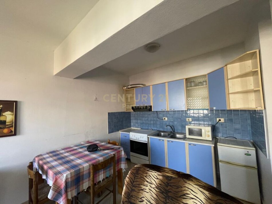 Tirane, jepet me qera apartament 1+1 Kati 3, 400 € (21 dhjetori)
