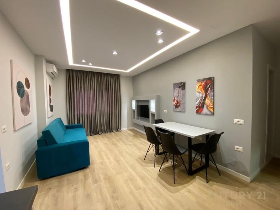 Tirane, jepet me qera apartament 2+1+Ballkon Kati 1, 75 m² 600 € (21 Dhjetori)