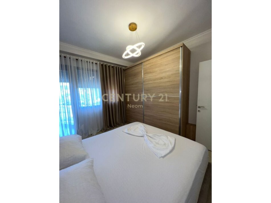 Tirane, jepet me qera apartament 1+1 Kati 4, 100 m² 700 € (RRUGA E KOSOVAREVE)