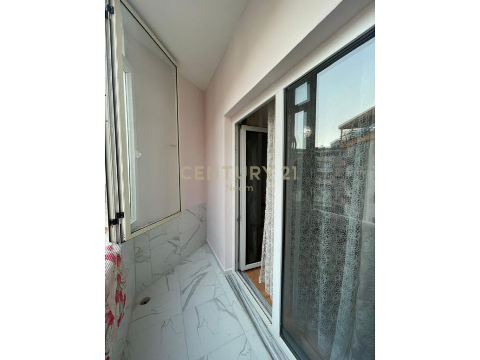 Tirane, jepet me qera apartament 1+1 Kati 1, 63 m² 400 € (Rruga Dalip Topi, Fresku)
