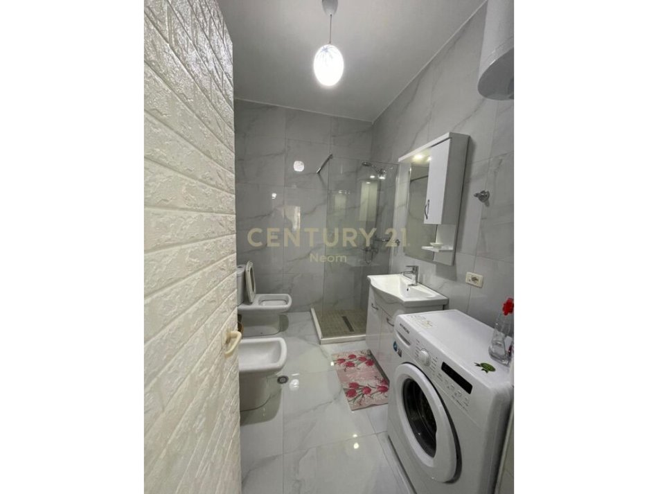 Tirane, jepet me qera apartament 1+1 Kati 4, 75 m² 500 € (Liqeni i Thatë)