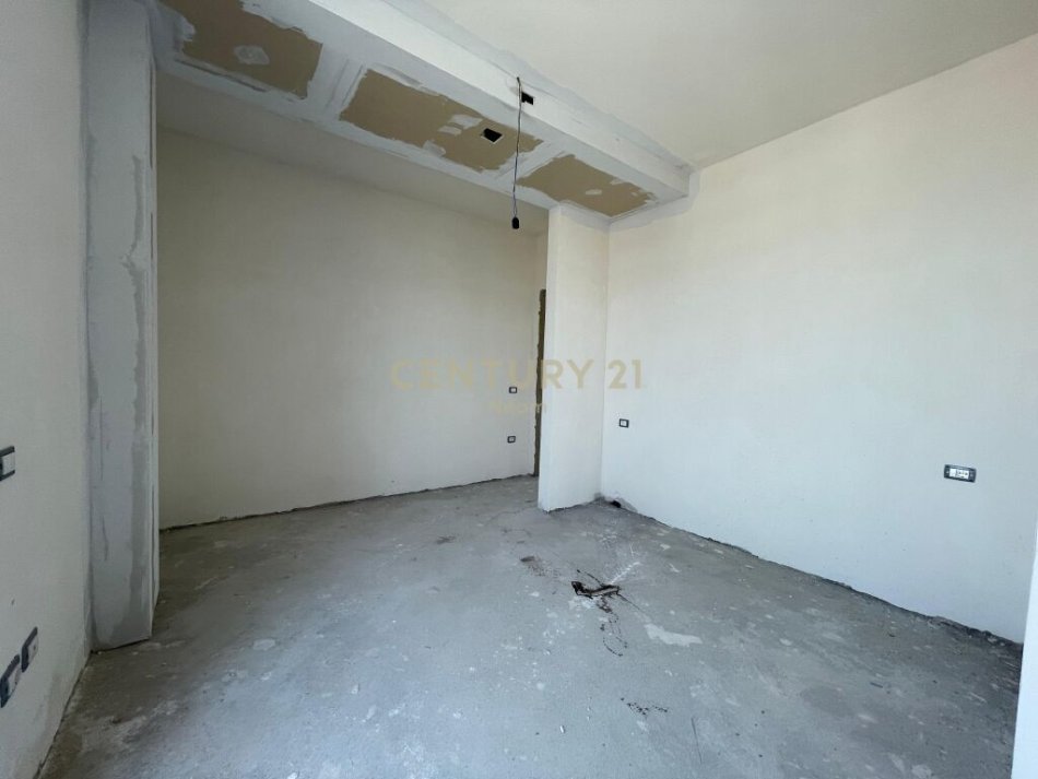 SHITET APARTAMENT 2+1+2+2 POSTE PARKIMI NE SAUK!Neom95961